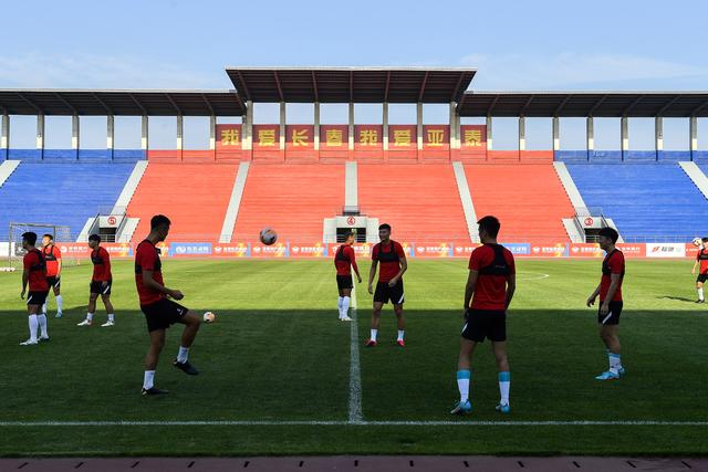 斯诺克世锦赛：吴宜泽晋级16强 范争一憾负肖恩·墨菲